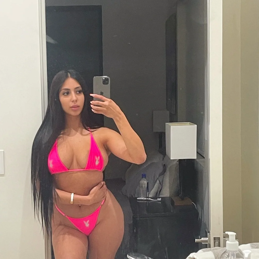 Bikini - Picture 2 of 2